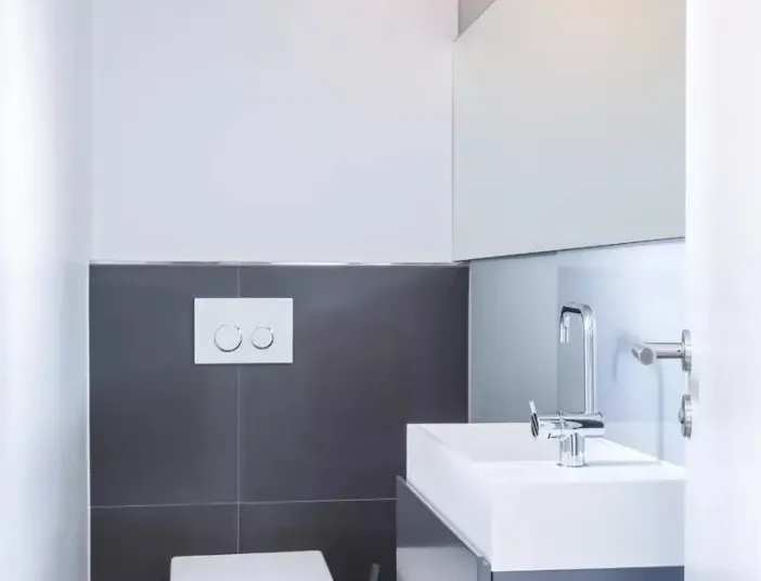 Gäste-WC in Anthrazit und weiß