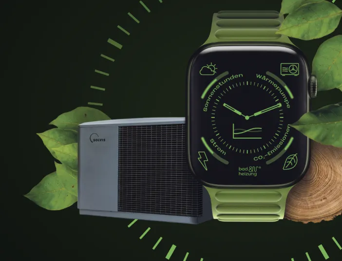 Bildmontage mit einer Waermepumpe von Solvis, Energieuhr und den Energietraeger Holz.